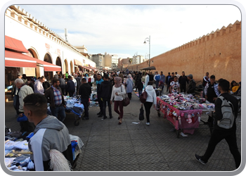 141 Het stadsplein van Oujda na 17 uur (1)